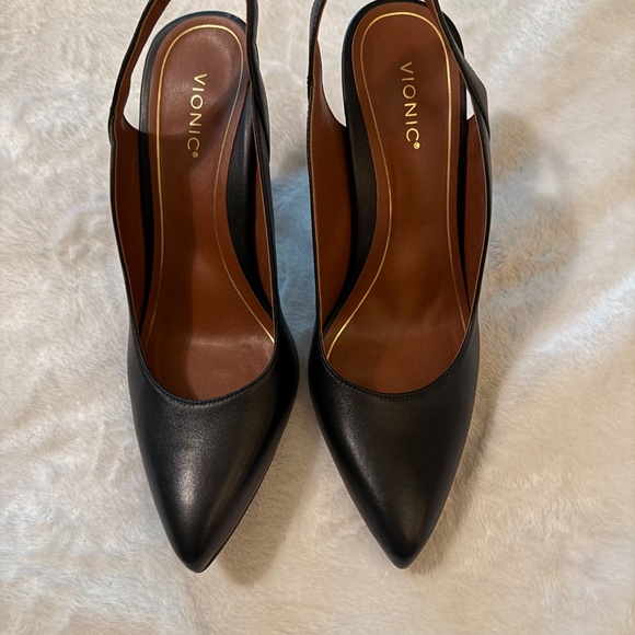Vionic Slingback heels Size 10, Worn once!  Both Black and Beige - Picture 7 of 12